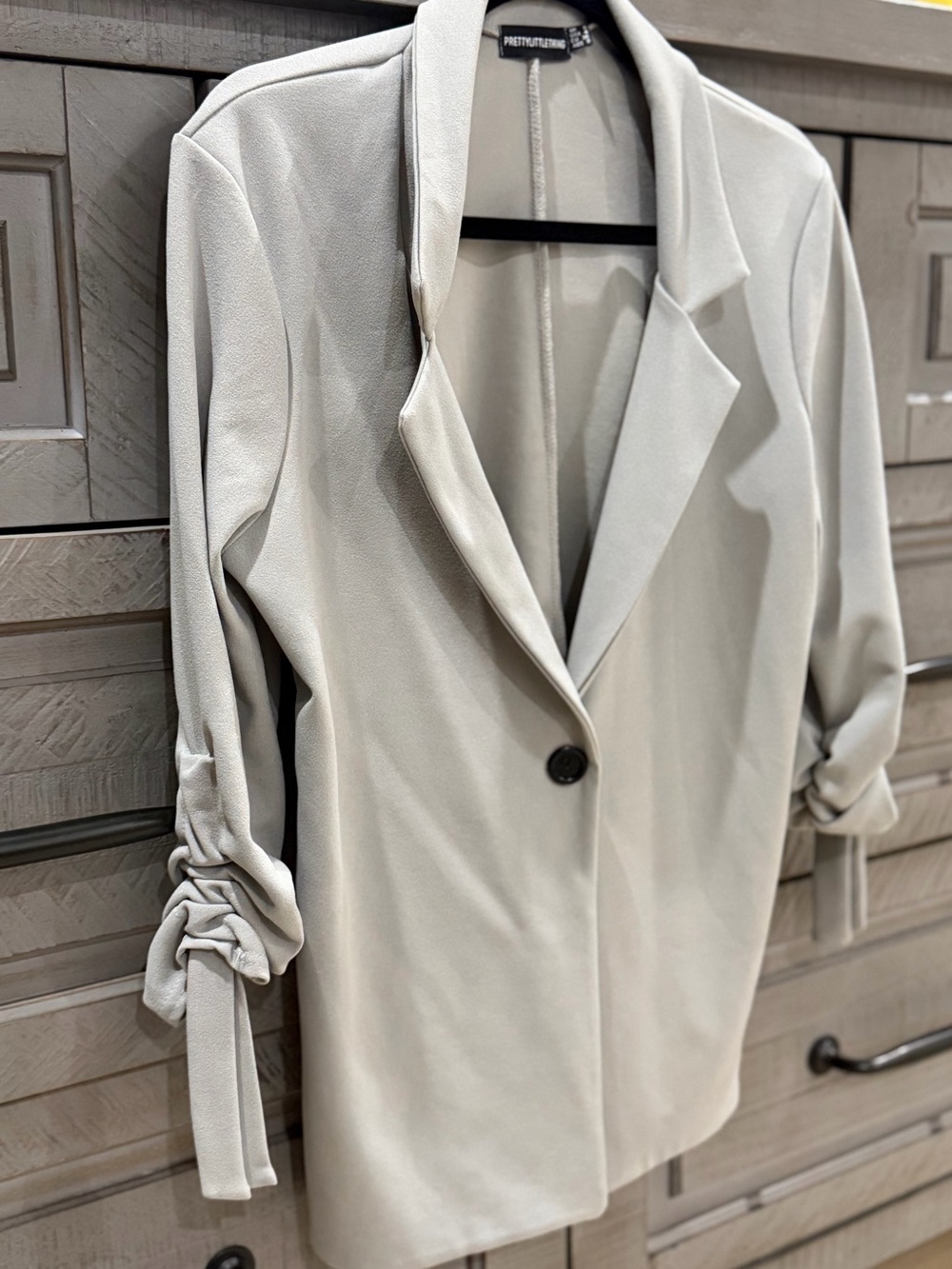 PRETTYLITTLETHING Single-Button Blazer Jacket - Picture 2 of 2